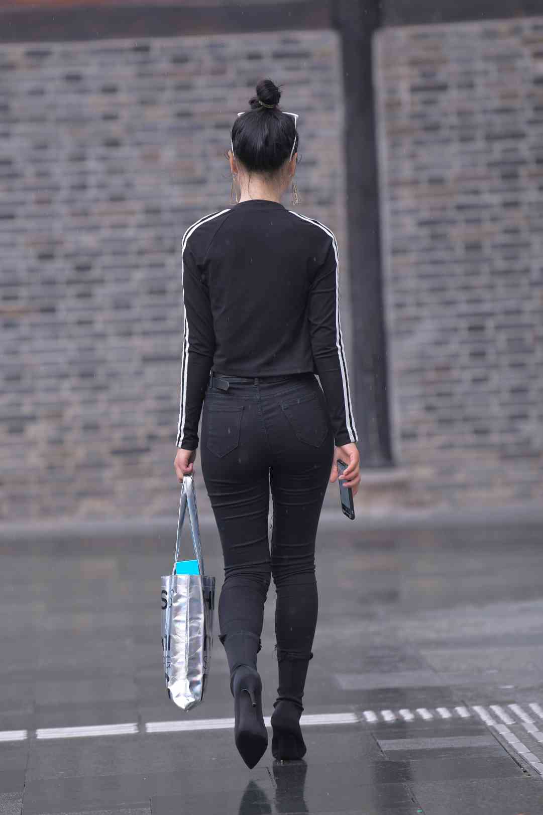 图片[1]-【免费】酷酷的紧身牛仔裤女人【7P】04038-枫林图图