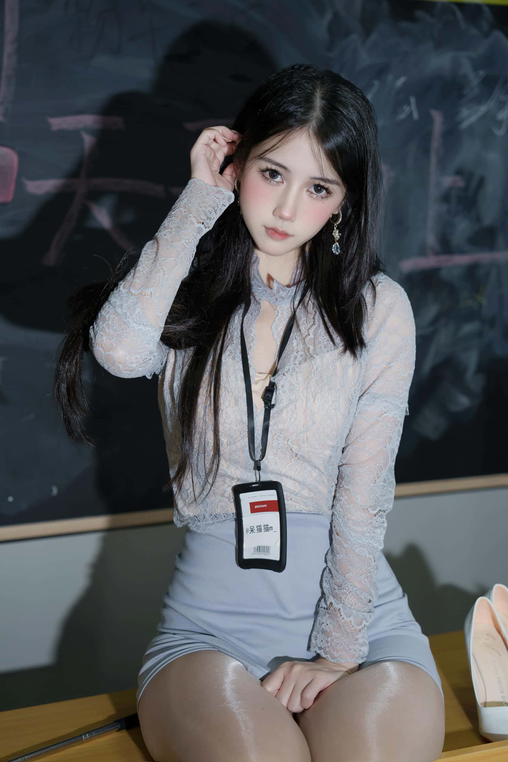 图片[2]-穿亮色丝袜高跟鞋的美女老师【49P】P50212-枫林图图