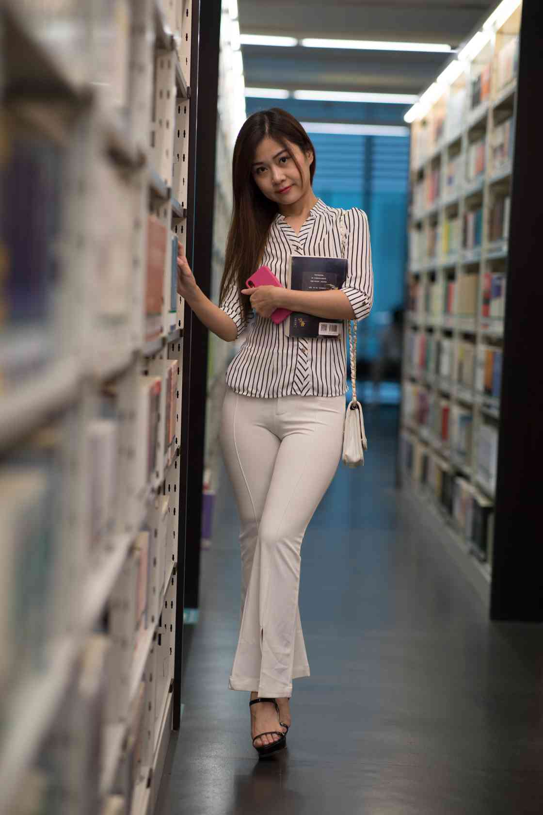图片[5]-逛书店的白色紧身裤女孩【450P】04040-枫林图图