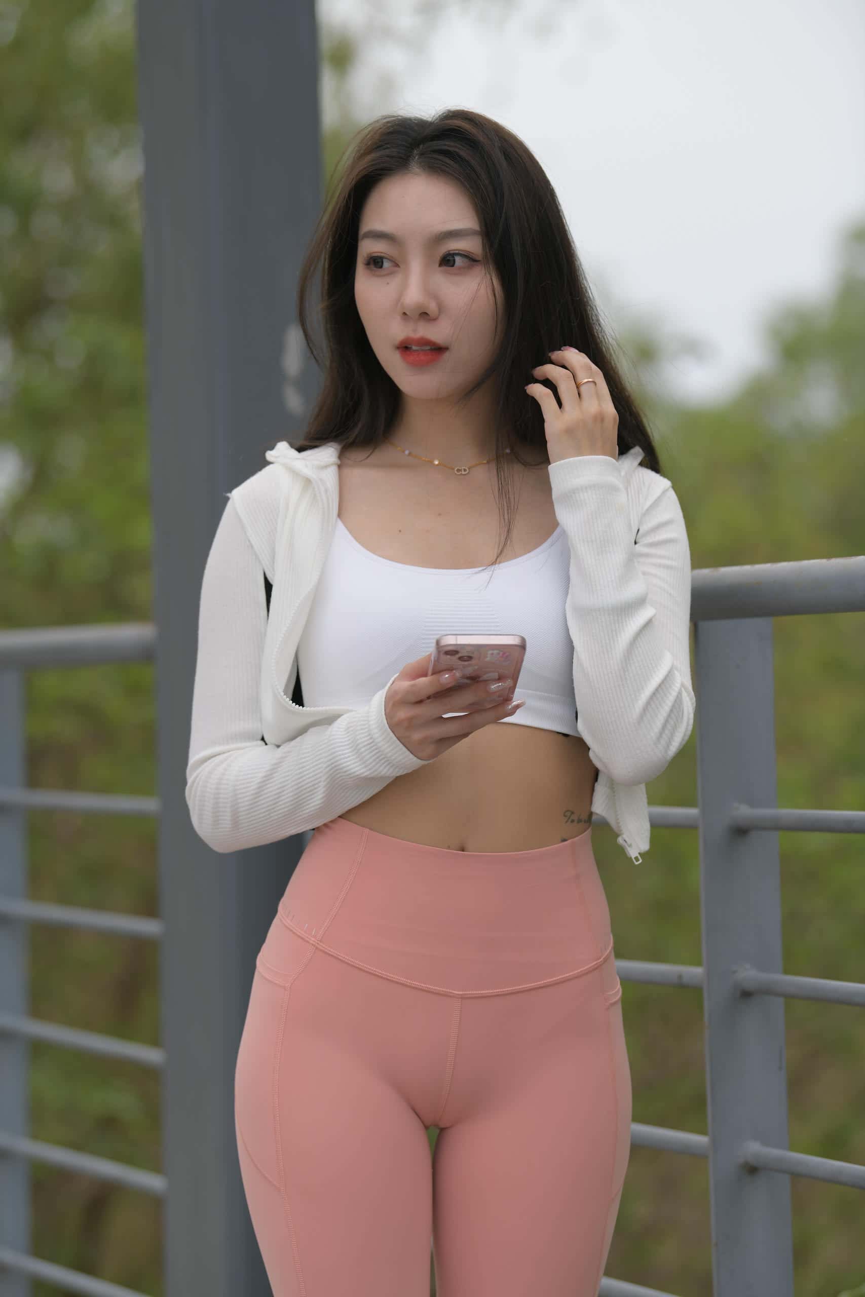 图片[3]-粉色瑜伽裤长发女孩【673P】J3373-枫林图图