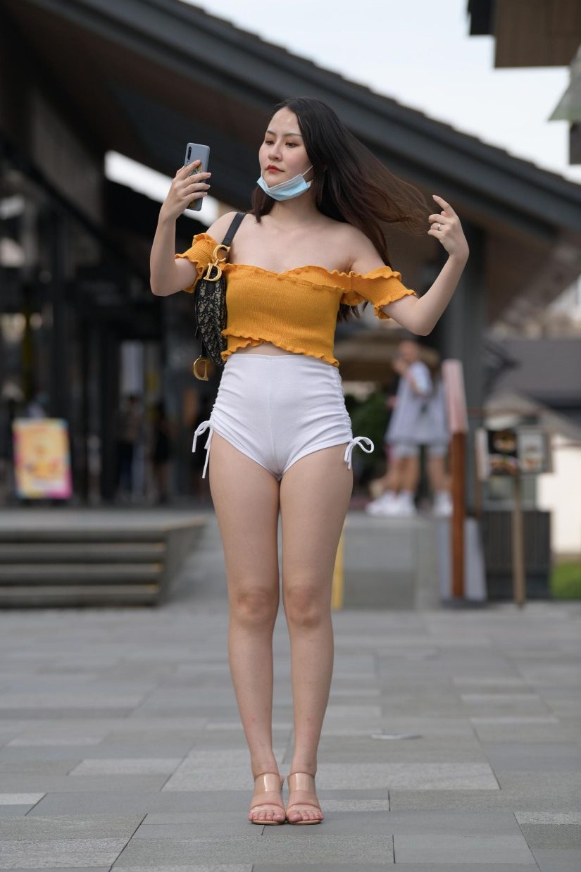 图片[1]-高腰白色短裤的漂亮女孩【767P】00065-枫林图图