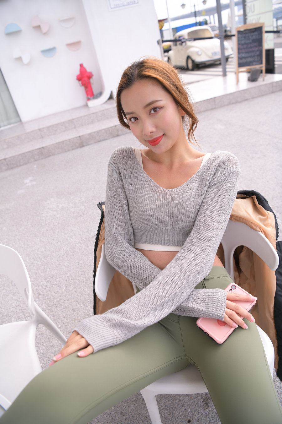 图片[2]-非常可爱的瑜伽裤女孩坐在凳子上 J1520 998P1V-26.5GB-枫林图图
