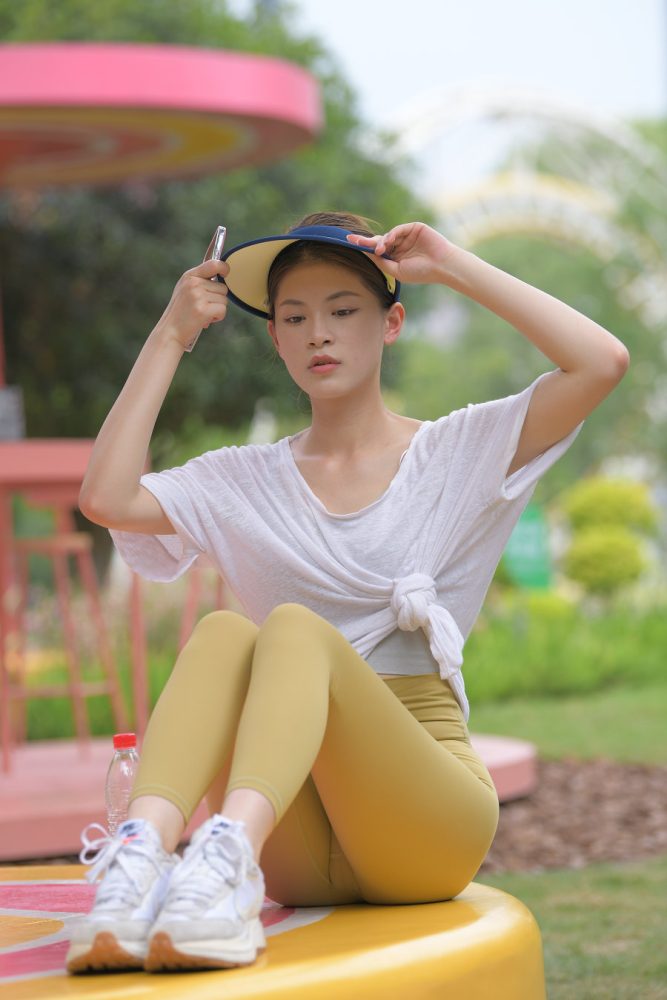 戴着遮阳帽的瑜伽裤女孩J2965 796P1V-27.1GB-枫林图图