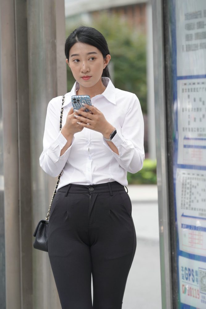 图片[3]-等公交的制服女人J2130 976P2V-29.5GB-枫林图图