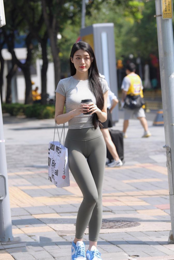 在外面逛街的瑜伽裤女孩J2240 449P1V-16.7GB-枫林图图