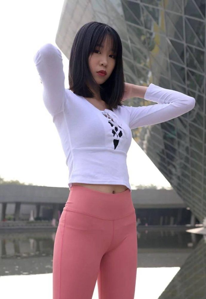 粉色瑜伽裤年轻女孩 J1311 417P17V-14.9GB-枫林图图
