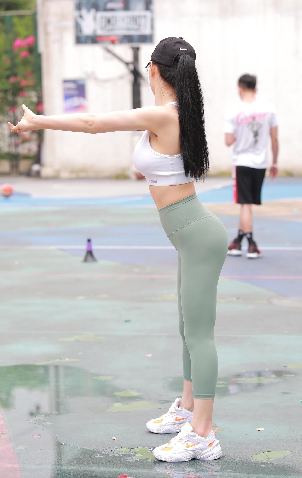 图片[1]-打扮很休闲的瑜伽裤女孩 J1600 415P3V-10.4GB-枫林图图