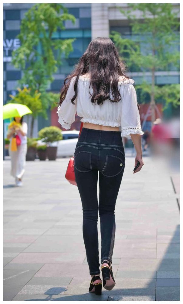 紧身牛仔裤卷发姑娘 J1726 103P-2.28GB-枫林图图