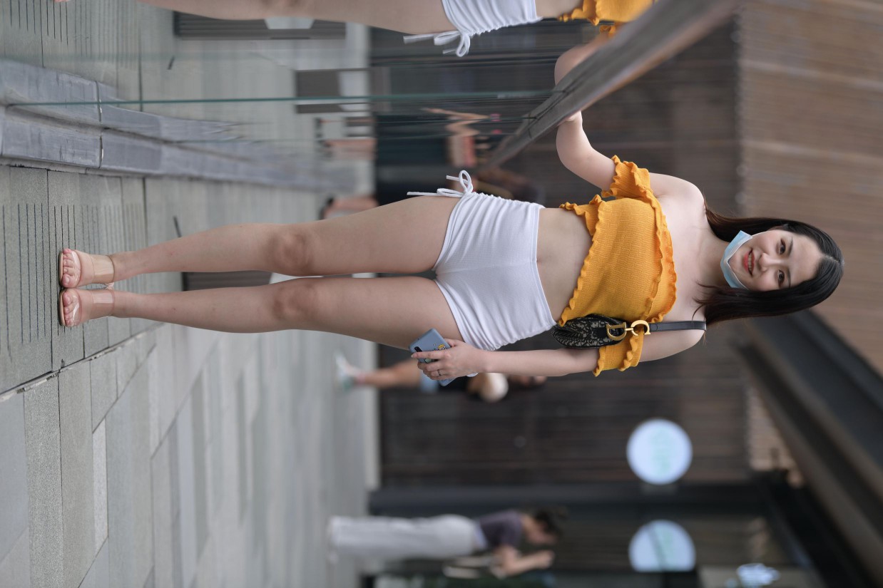图片[2]-高腰白色短裤的漂亮女孩【767P】00065-枫林图图
