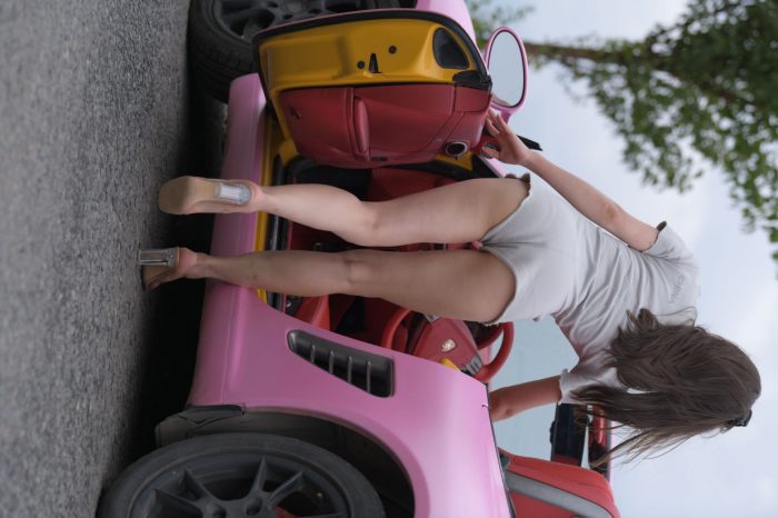 在海边开跑车的连衣短裤女孩【390P】00030-枫林图图