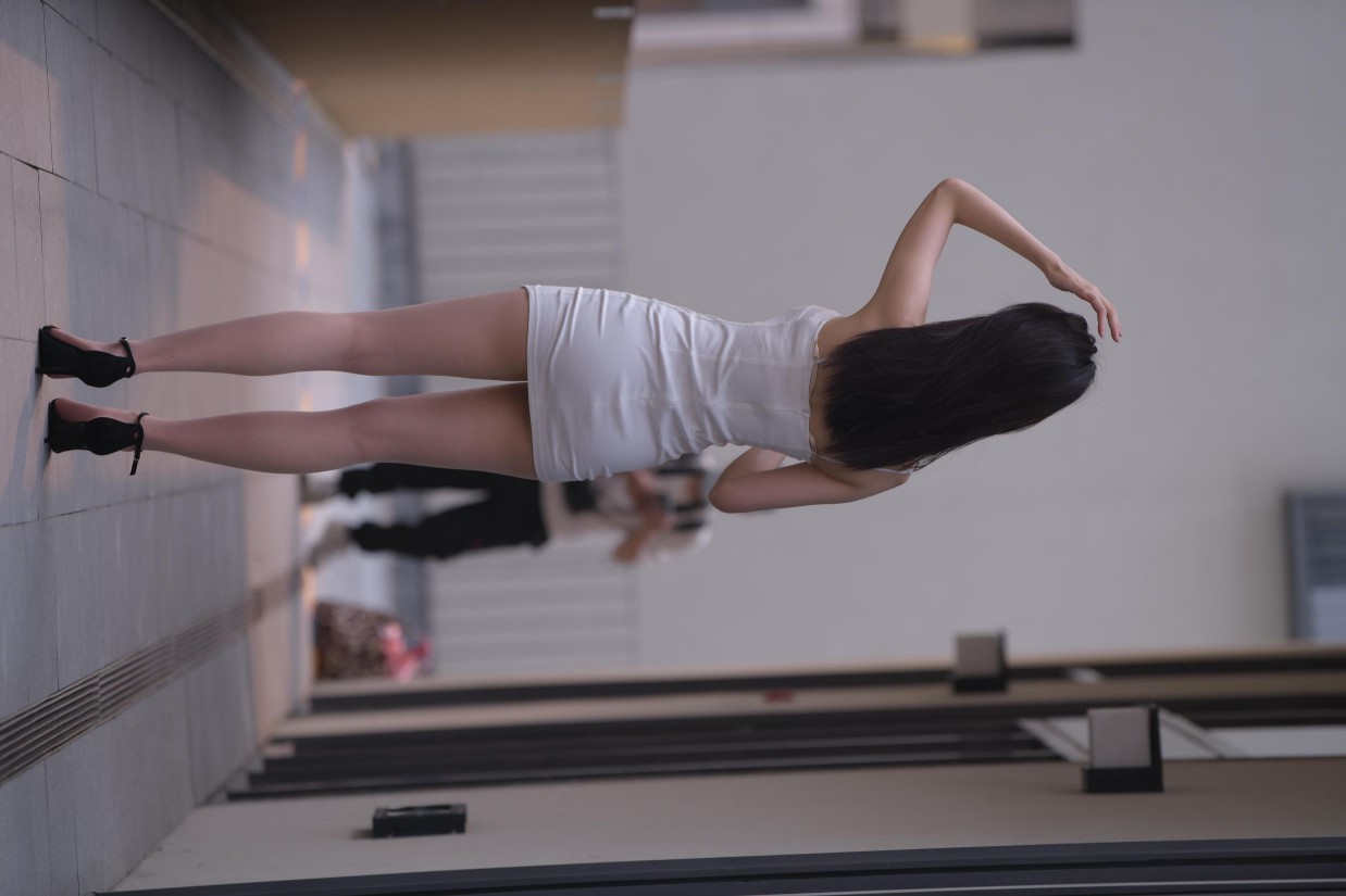 图片[4]-长发女孩紧身短裙特别显身材【245P】00040-枫林图图