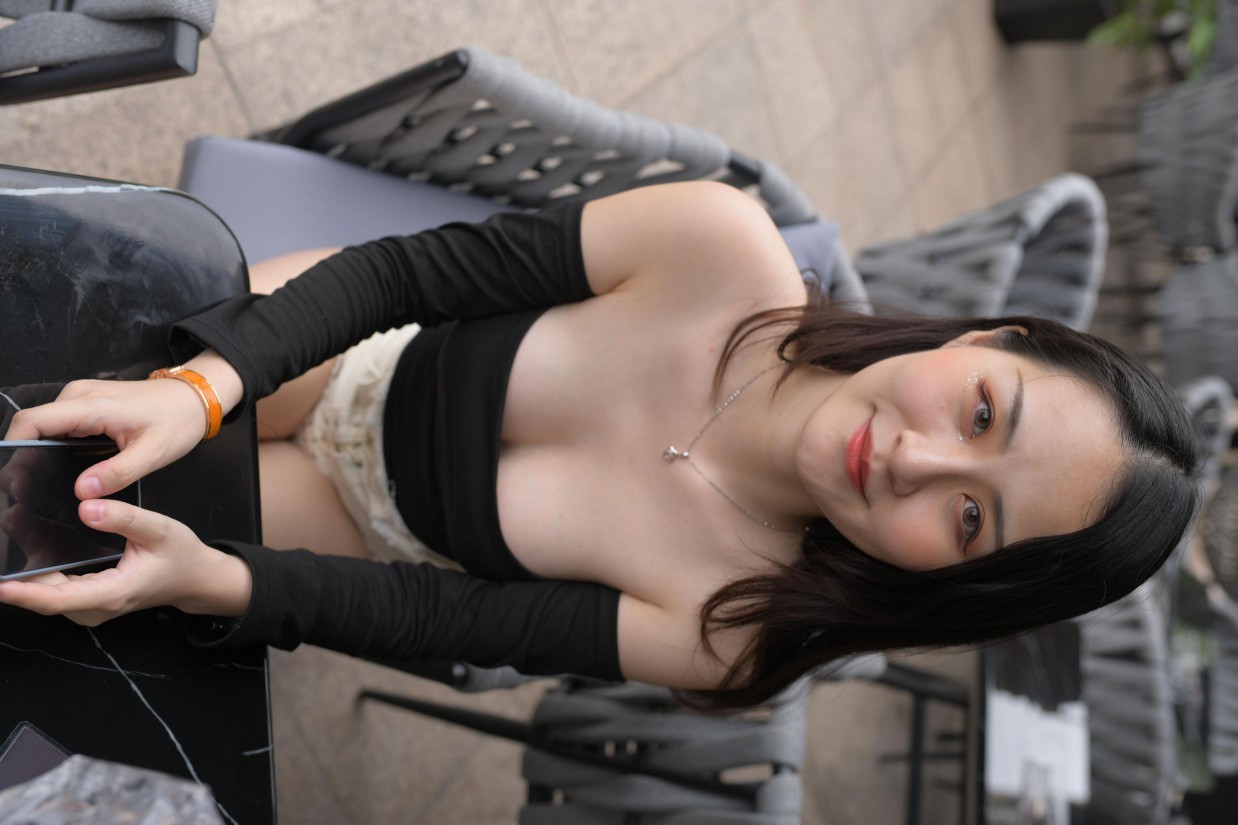 图片[3]-白色短裤的女生笑的很开心【177P】00035-枫林图图