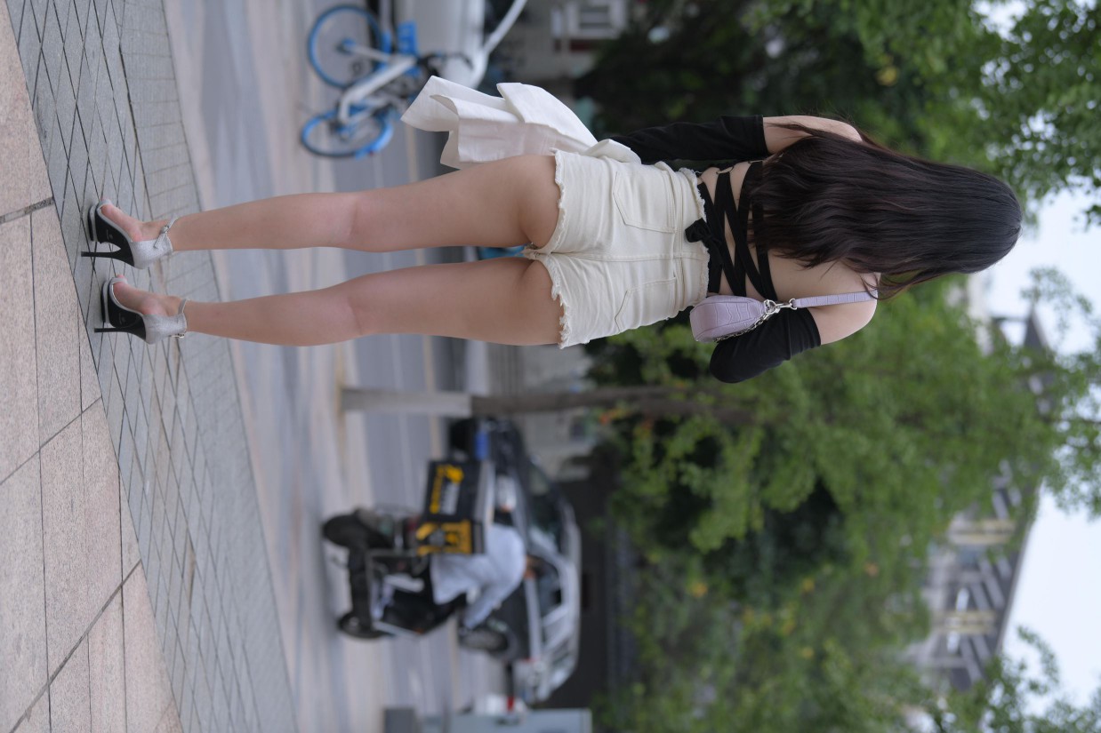图片[5]-白色短裤的女生笑的很开心【177P】00035-枫林图图
