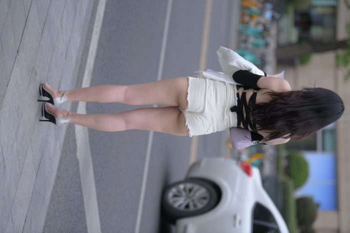 长发飘飘的白色热裤美丽女孩【49P】00029-枫林图图