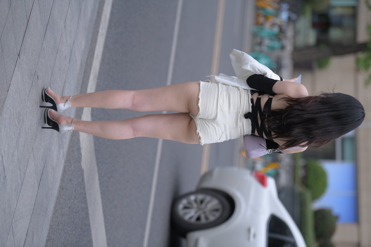 图片[2]-长发飘飘的白色热裤美丽女孩【49P】00029-枫林图图