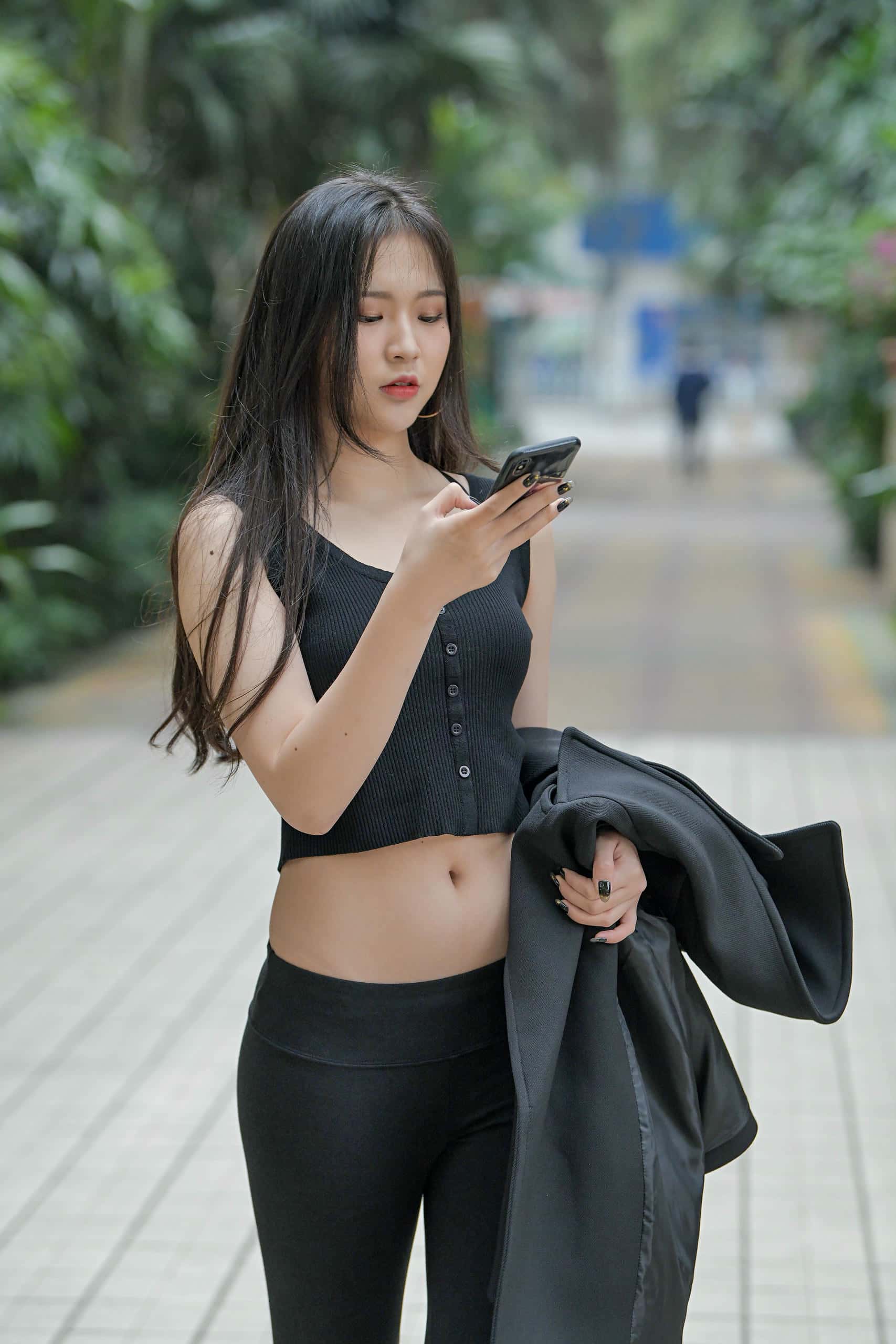 图片[5]-喝奶茶的黑色瑜伽裤长发姑娘【376P】00055-枫林图图