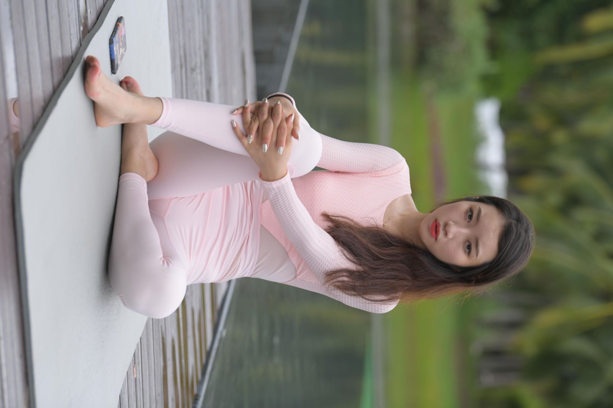 图片[7]-很漂亮眼睛也很大的白色瑜伽裤女孩【249P】00063-枫林图图