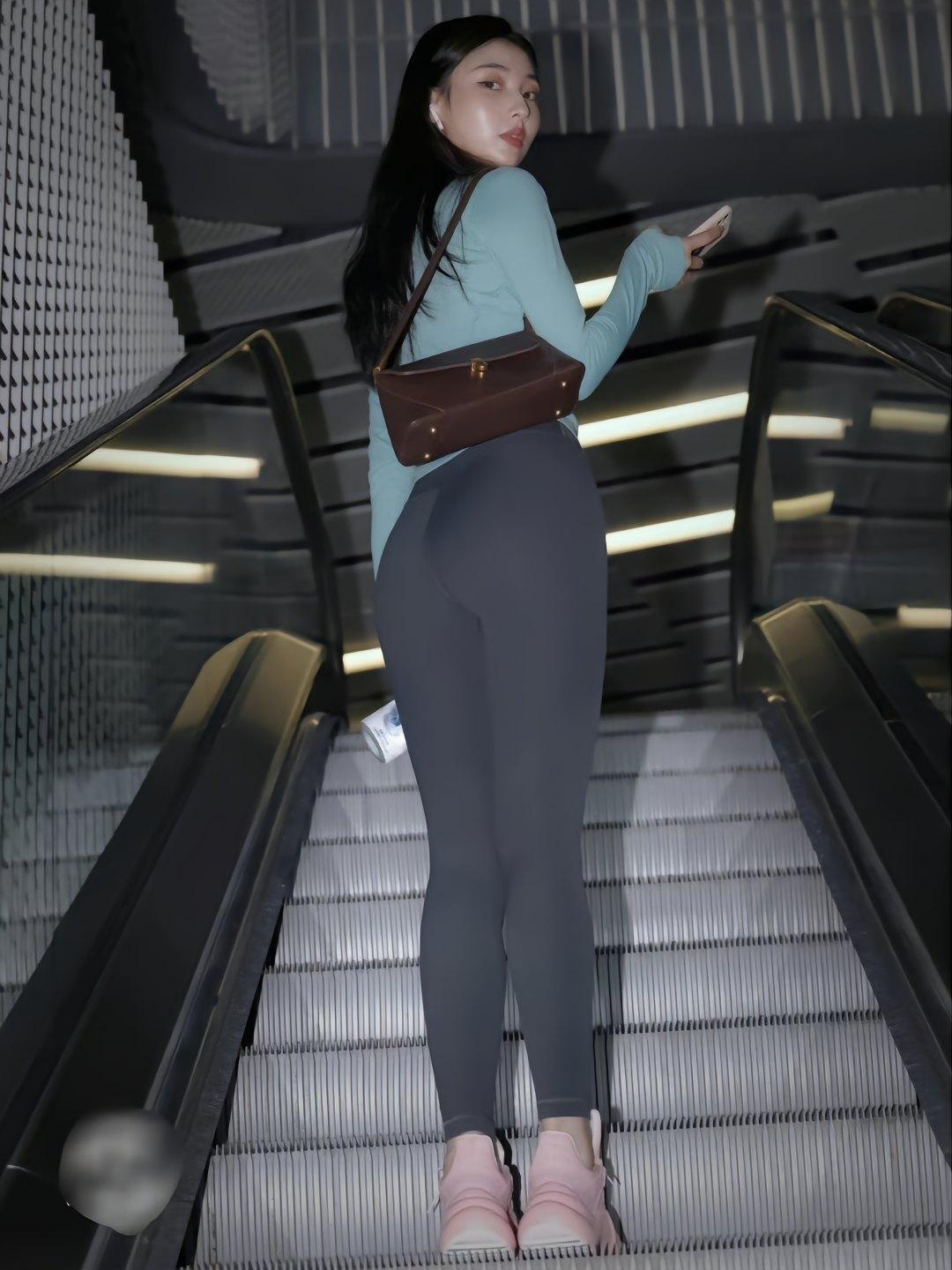 图片[1]-晚上逛商场的瑜伽裤漂亮女孩J2244 225P2V-15.1GB-枫林图图
