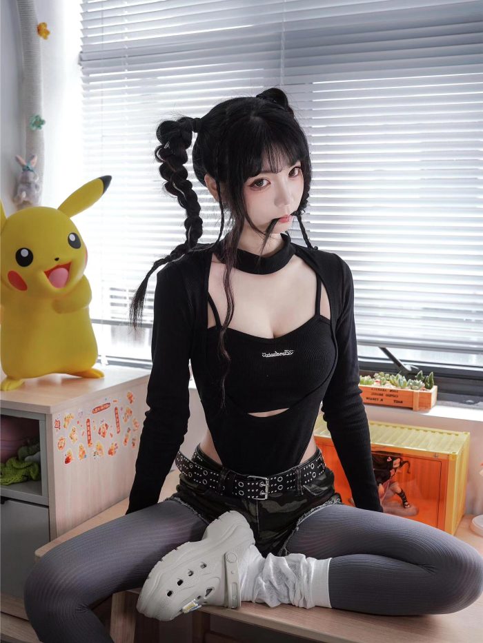 牛仔热裤+灰丝姑娘玩自拍-枫林图图