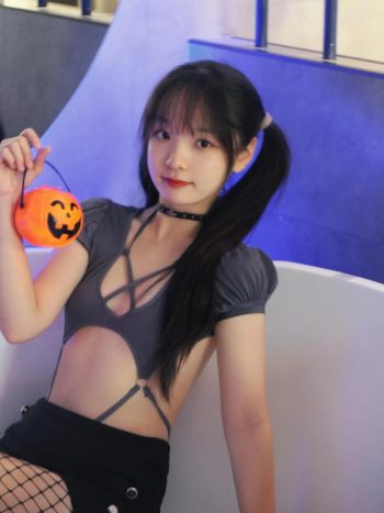 图片[5]-网格丝袜的清纯双马尾小姑娘-枫林图图