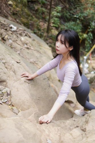 图片[8]-穿瑜伽裤爬山的长发少女-枫林图图