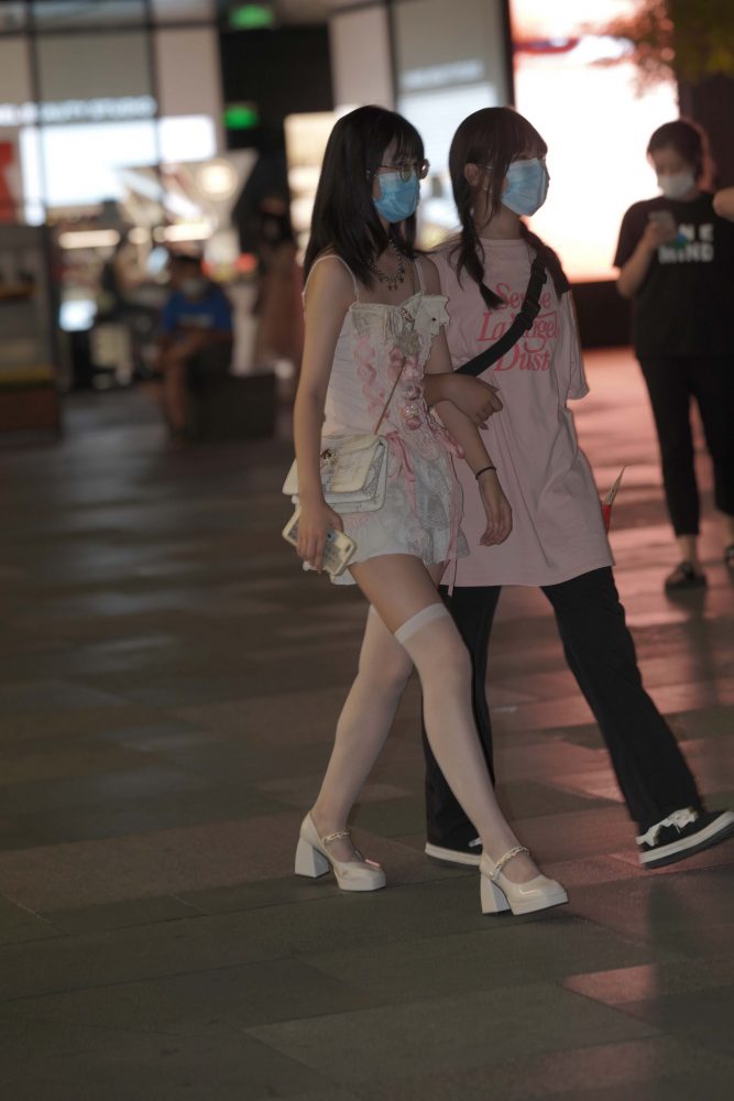正在逛街的粉色连衣裙妹子【76P】YA6443-枫林图图