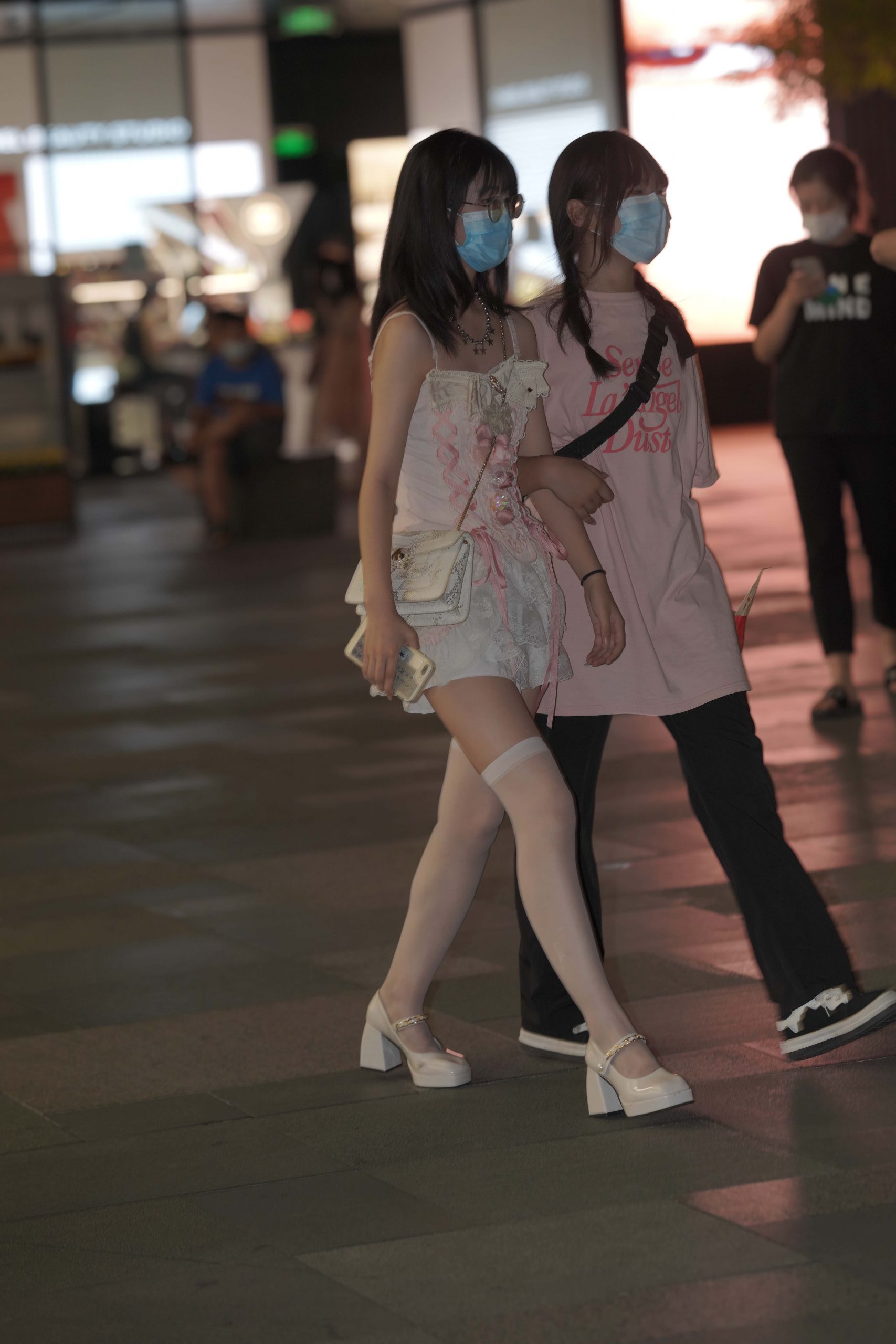 图片[2]-正在逛街的粉色连衣裙妹子【76P】YA6443-枫林图图