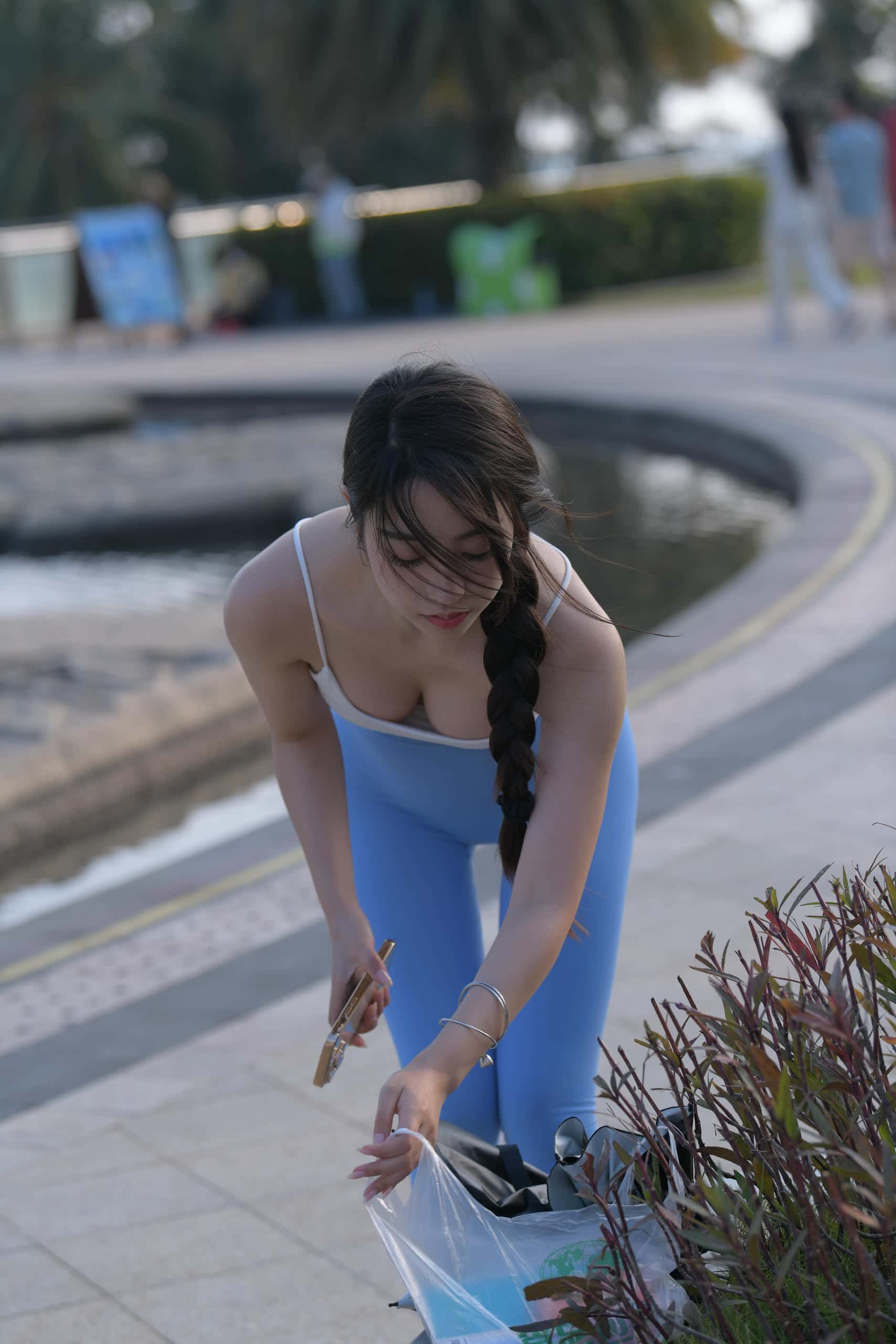图片[1]-出门游玩的蓝色瑜伽裤妹子【591P】J6087-枫林图图