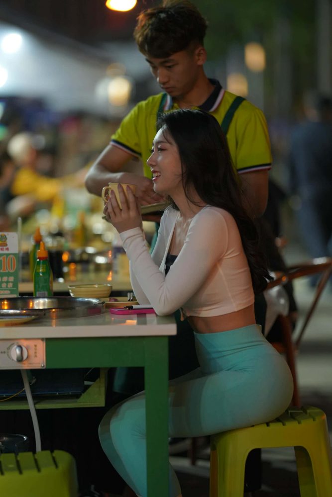 偶遇吃夜宵的清纯妹子【505P】J5464-枫林图图