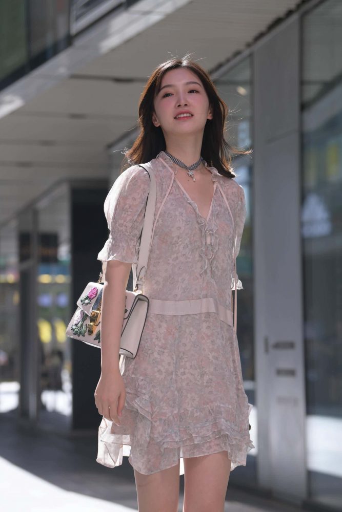 笑容甜美的连衣裙姑娘【24P】J1814-枫林图图