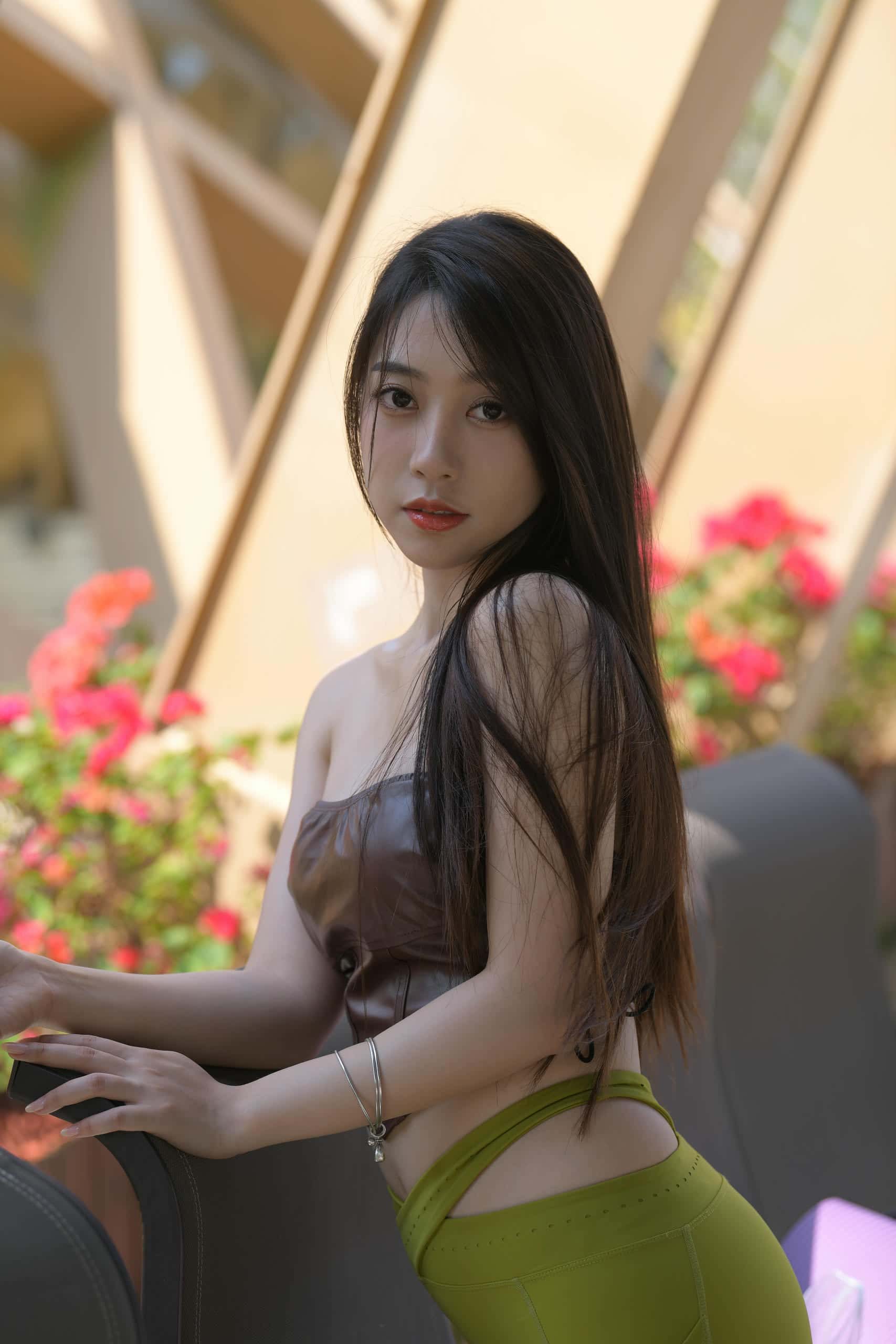 图片[2]-穿绿色瑜伽裤的女孩【669P】P213-枫林图图